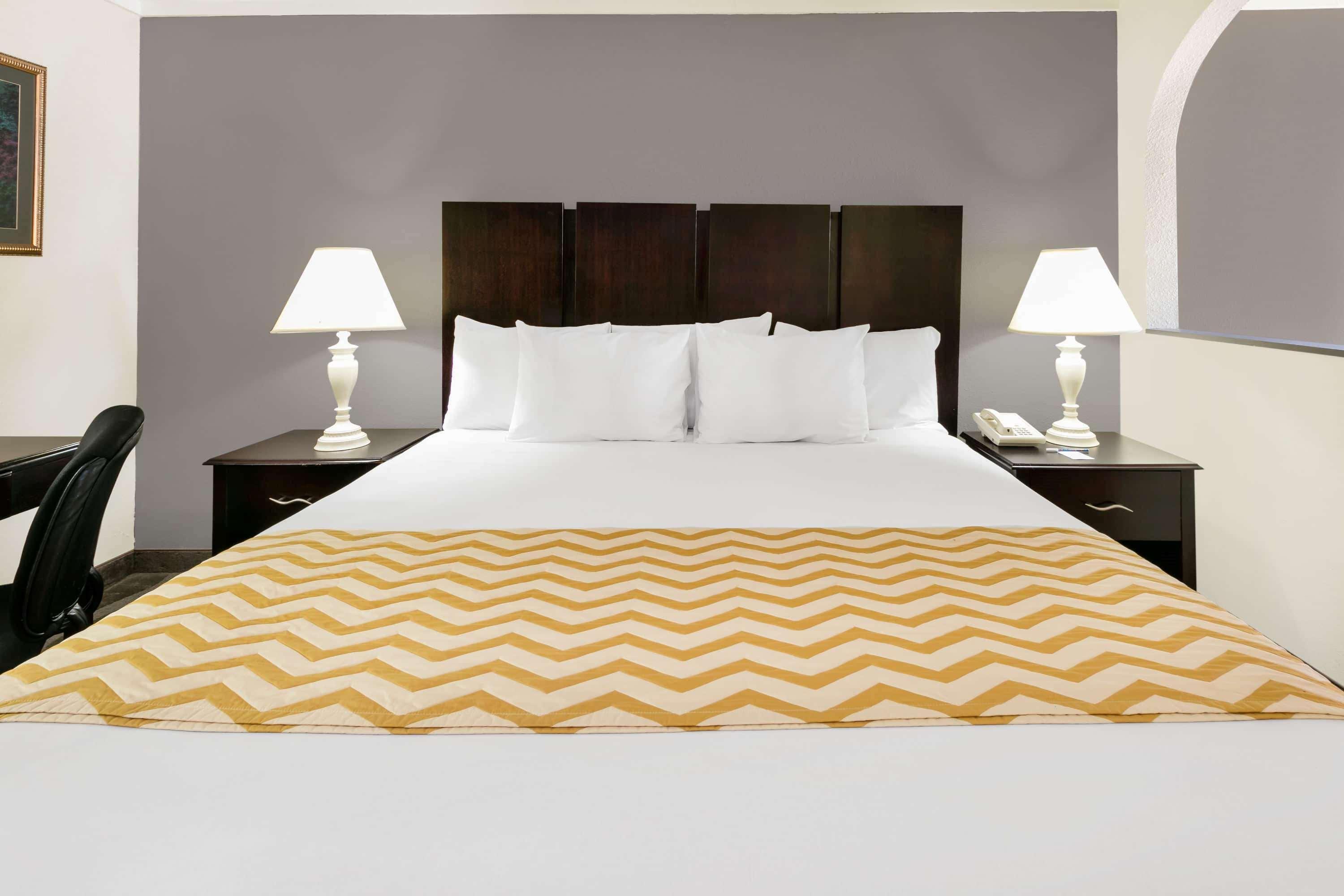 Travelodge Inn & Suites By Wyndham Norman Ngoại thất bức ảnh