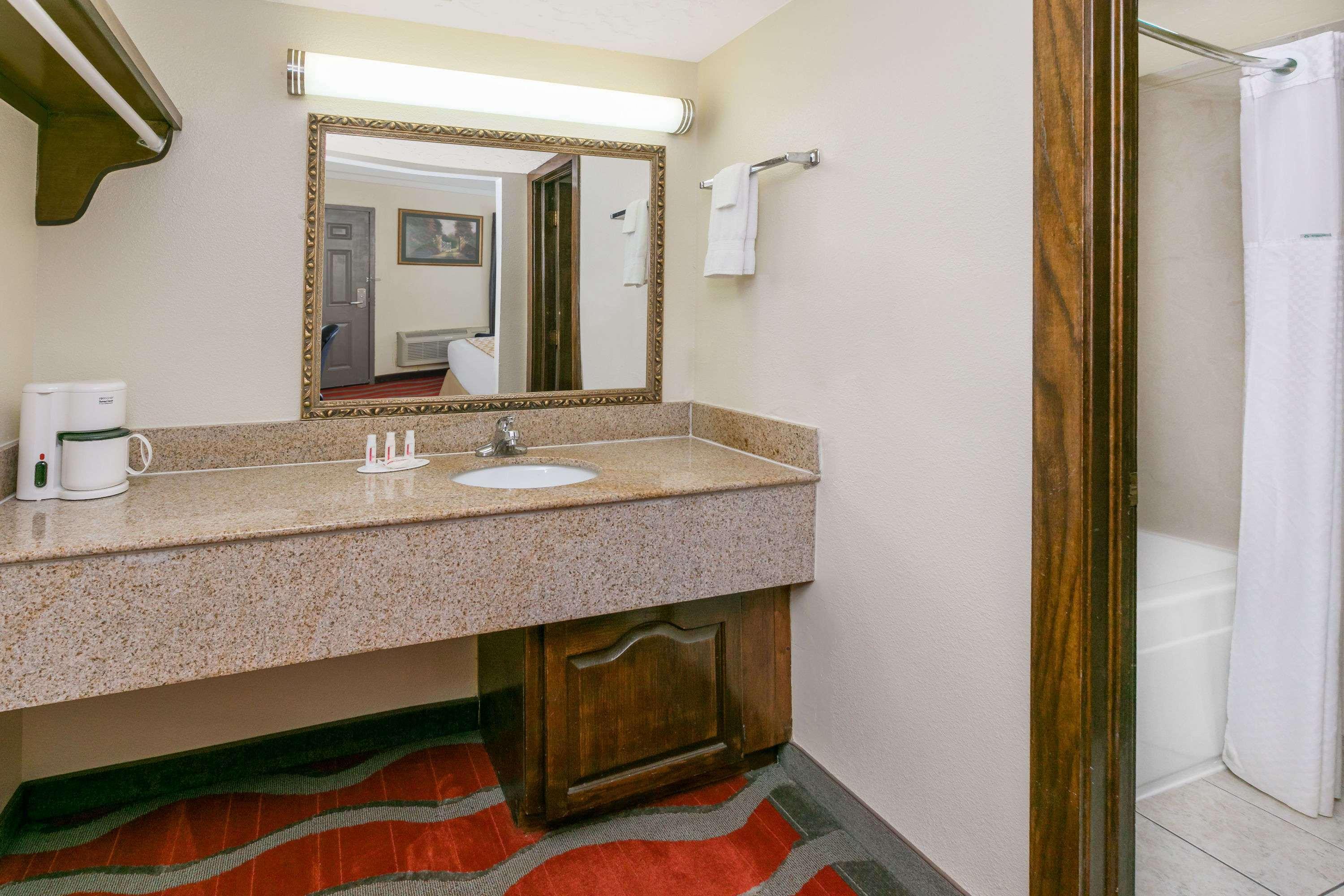 Travelodge Inn & Suites By Wyndham Norman Ngoại thất bức ảnh