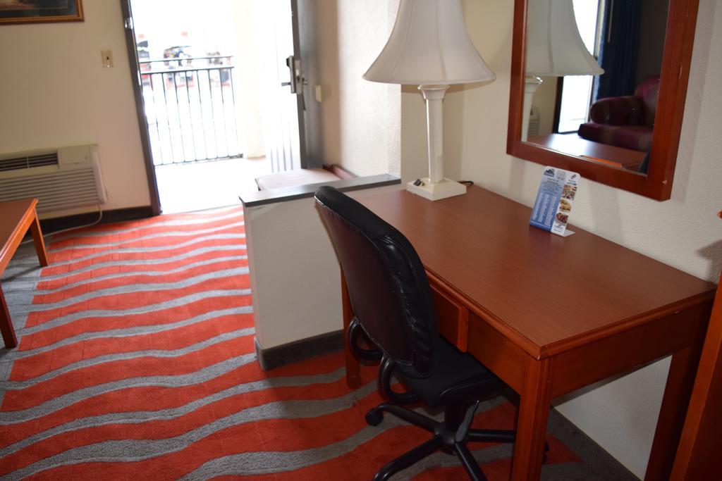 Travelodge Inn & Suites By Wyndham Norman Ngoại thất bức ảnh