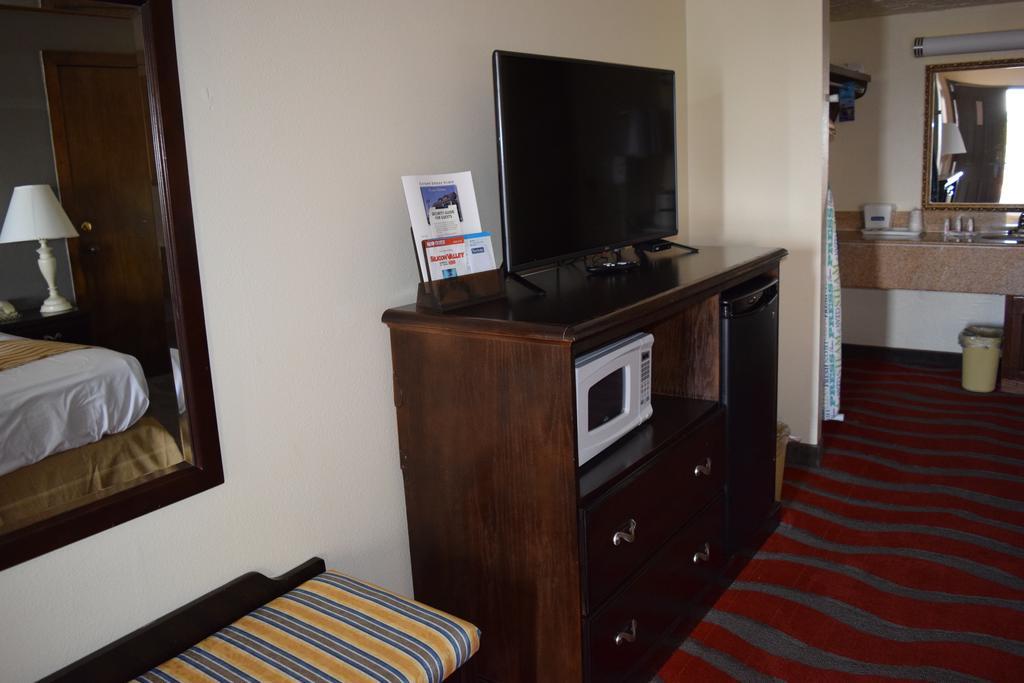 Travelodge Inn & Suites By Wyndham Norman Ngoại thất bức ảnh
